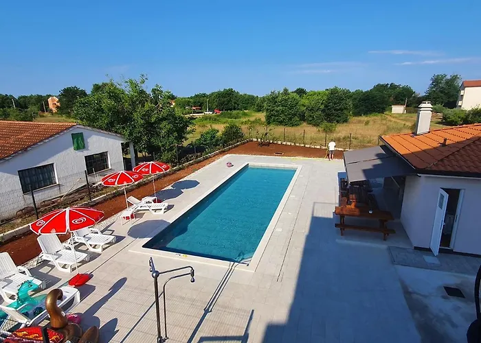 House Lucija Family Apartments For Max 6 Persons With Pool In Porec