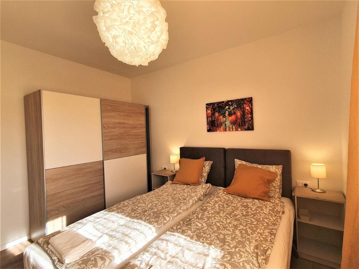 House Lucija Family For Max 6 Persons With Pool In *