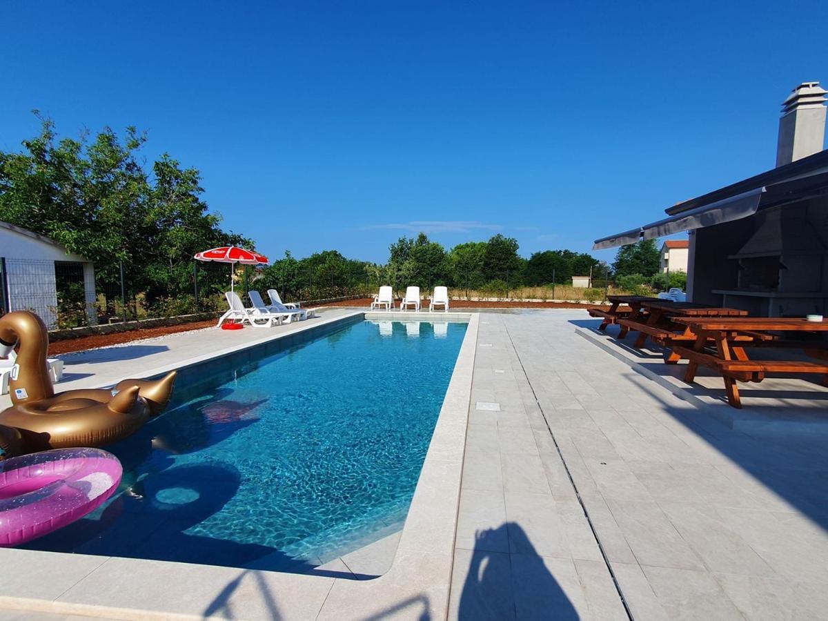 House Lucija Family For Max 6 Persons With Pool In Gasthof Poreč